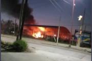 Incendio de 100 postes en un predio generó alarma en la zona sur capitalina