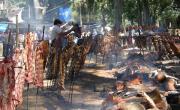 Escapada campo en Buenos Aires: el pueblo donde se celebra la Fiesta del Estero y hacen los mejores asados