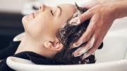 El truco casero que es la solución definitiva para las canas