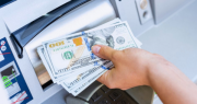 Adiós dinero en efectivo: la FED confirmó que estos billetes quedarán automáticamente rechazados en Estados Unidos