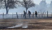 Operativo conjunto para controlar un incendio de pastizales en San Lorenzo