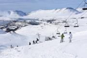 La calidad de la nieve es realmente increíble, el Cerro Caviahue cubierto de blanco, está en marcha