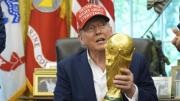 ¿Puedo quedármela? No la devolveremos: Trump 'secuestra' la copa del Mundial
