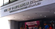 ¿Quién era el contador y docente de la UNLP que murió en un colectivo mientras viajaba a Saladillo?