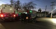 Violento choque en Rawson: un motociclista terminó hospitalizado tras impactar contra una camioneta