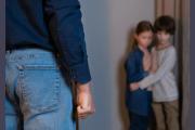 Un niño de 8 años pidió ayuda en la comisaría por golpizas y apresaron a su padre policía