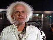 Christopher Lloyd, de haber rechazado ser el Doc en Volver al futuro a estar a los 86 años en Merlina y en el cine