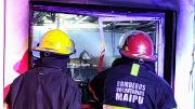 Un incendio en malezas afectó a un complejo de cabañas, árboles y una fábrica