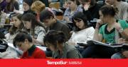 Estudiantes sienten que su situación económica limita sus aspiraciones de futuro