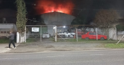 Incendio intencional de una agencia de autos de La Plata en medio de una trama de deudas y amenazas