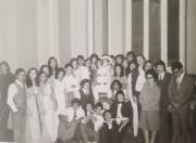 Integrantes de la promoción 1975 en su fiesta de graduación