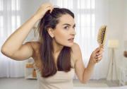 ¿Se te cae el cabello? 10 posibles causas médicas y las señales de alerta a tener en cuenta