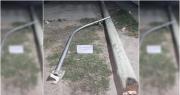 Robaron un poste de luz en el Barrio Teresa de Calcuta, tras cortarlo con una motosierra