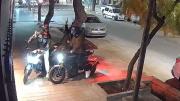 Violentos motochorros armados intentaron asaltar a un hombre a los tiros