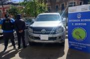Llevaba marihuana en una Amarok, intentó escapar de la Policía y chocó contra un poste de luz
