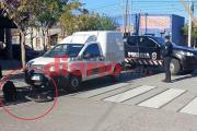 Hospitalizan a ciclista tras fuerte choque con un utilitario en Colón y Maipú