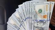 El dólar oficial subió 2,6% y en el Banco Nación se vende a $1.370