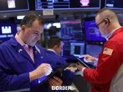 El dólar cerró a $1.370 y las acciones argentinas en Wall Street cayeron