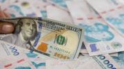 Con incertidumbre en los mercados, el dólar oficial subió $35 y superó al blue