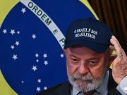 Estados Unidos revoca la visa del ministro de Justicia brasilero, anunció Lula, con una gorra azul y la leyenda: Brasil es de los brasileños
