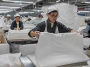 Son las 4 AM en el mercado de changas de Beijing: escasean los empleos y la esperanza