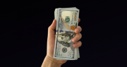 Se despiden los billetes de 10 y 100 dólares: Estados Unidos ya confirmó cuándo dejarán de emitirse como los conocemos y qué pasará con los de ahora