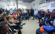 Rodeado de trabajadores de la industria naval, Kicillof denunció el abandono de las políticas de soberanía nacional