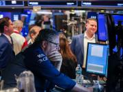 El dólar cayó sobre el final de la rueda y perdió $ 15, pero las acciones y los bonos profundizan su desplome
