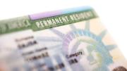 Emitieron importante advertencia para quienes tengan Green Card y viajen fuera de Estados Unidos