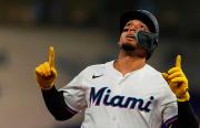 Tiburones adquirió a Máximo Acosta de Águilas
