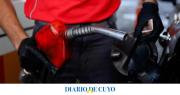 Gobierno desdobló el impuesto a los combustibles y aplicará una suba parcial en septiembre