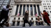 Economistas prevén que EE.UU. enfrente débil crecimiento y mayor inflación hasta 2026