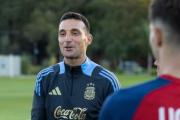 Lionel Scaloni presenció la práctica de un equipo del fútbol argentino en el predio de la AFA