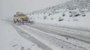 Mirá como funciona la camioneta 4x4 “barredora” de nieve en el norte neuquino