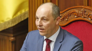 (VIDEO) Asesinan a tiros al expresidente del Parlamento de Ucrania, Andrii Parubii