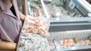 Otra vez en menos de un mes: la FDA retira camarones contaminados en 20 estados de EE. UU.