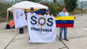 EN VIDEO: Activistas venezolanos se declararon en huelga de hambre frente a la sede de la CPI, estas son sus exigencias
