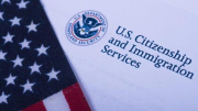 USCIS moderniza sus pagos: descubra el nuevo formulario para pagar tarifas de inmigración