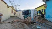 Accidente de tránsito en Mérida deja varios heridos: autobús impacta contra una vivienda