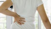 Por qué no hay que hacer reposo cuando nos duele la espalda, según una neurocirujana