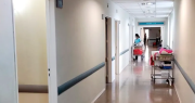 Buscan a algún familiar de un hombre de 29 años que está internado en el Hospital Rawson