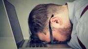 ¿Cansado todo el día? Estos son los 8 hábitos que podrían robarte la energía y no lo sabías