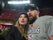 Taylor Swift y Travis Kelce hicieron su primera aparición pública comprometidos: ¿arranca la era nupcial?