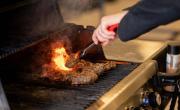 Los parrilleros expertos no quieren que lo sepas: el truco infalible para que el asado siempre salga tierno