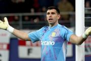 Dolor de cabeza para Dibu Martínez: se cayó su pase al Manchester United y su futuro es una incógnita