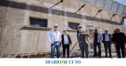 Orrego recorrió la obra del nuevo hospital de Angaco, que está en un 68% de ejecución