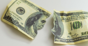 Adiós al dólar: quedan prohibidas todas estas operaciones y transacciones con estos billetes en el país