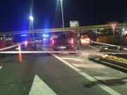 Frenética persecución en la Autopista Cámpora: iba en una camioneta robada, quiso atropellar a un policía y lo detuvieron con 18 tiros