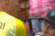 Esperaba la mordida: la divertida broma del personal de seguridad tras el escupitajo de Luis Suárez