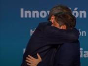 El abrazo de Axel Kicillof con Sergio Massa en el cierre de campaña en la Primera Sección